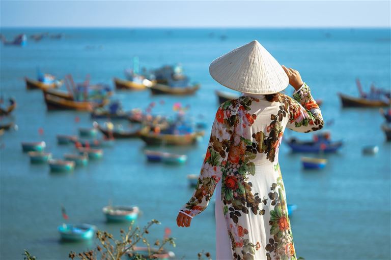 Erlebnis zweier Kulturen mit Badeurlaub in Mui Ne ©pat138241/istock